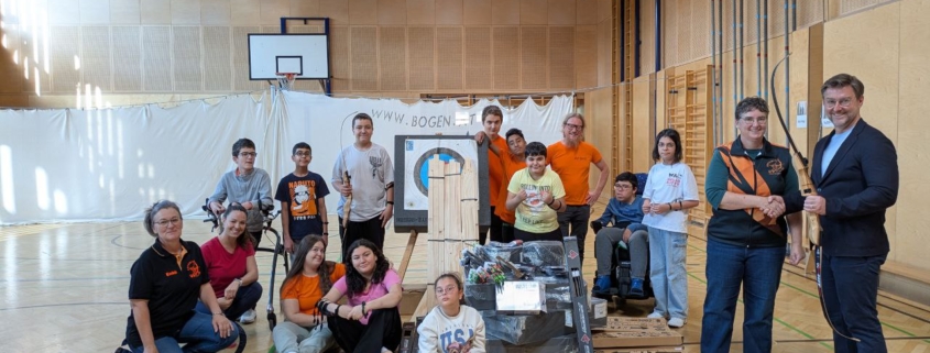 Artemis Wien unterstützt das Bogensporttraining in der integrativen Schule Hernals. Bogensport, auch mit Handicap möglich.