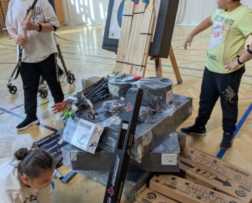 Artemis Wien unterstützt das Bogensporttraining in der integrativen Schule Hernals. Bogensport, auch mit Handicap möglich. Artemis Wien unterstützt das Bogensporttraining in der integrativen Schule Hernals. Bogensport, auch mit Handicap möglich.